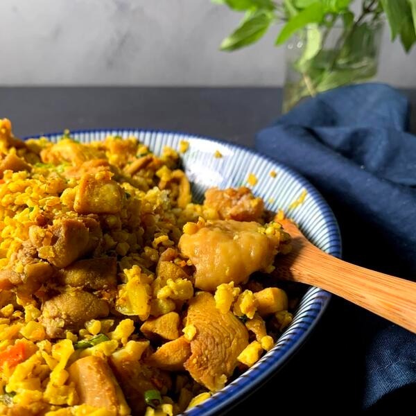 薑黃雞腿肉蛋花椰菜飯