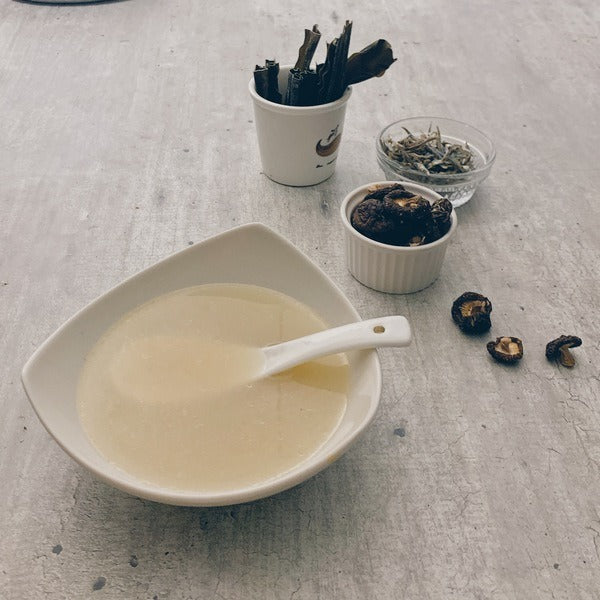 極鮮濃郁雞白湯 骨頭湯